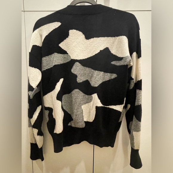 Cashmere pattern v-neck sweater - Picture 3 of 3